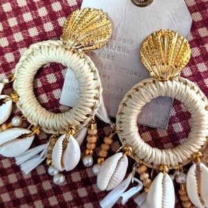 Anthropology puka shell & raffia drop hoop earrings. Gold, beige, white. Boho